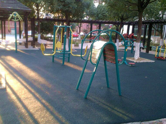 無(wú)錫南長(zhǎng)區(qū)麗瑞公園鍛煉器材施工